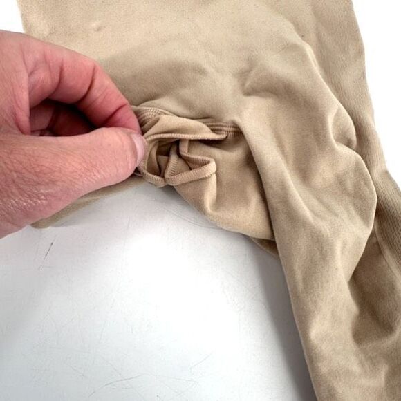 Skims Tan Seamless Sculpting Mid-Thigh Shorts Small Medium Hi Waist Butt Scrunch - Picture 4 of 6
